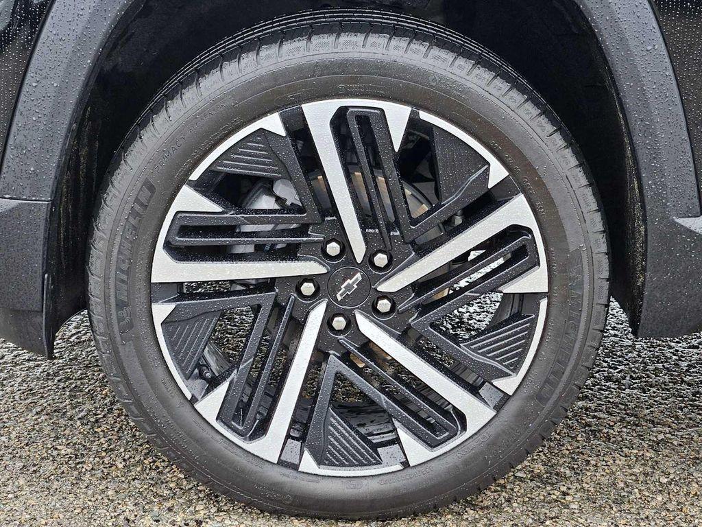 used 2026 Chevrolet Equinox car, priced at $30,283