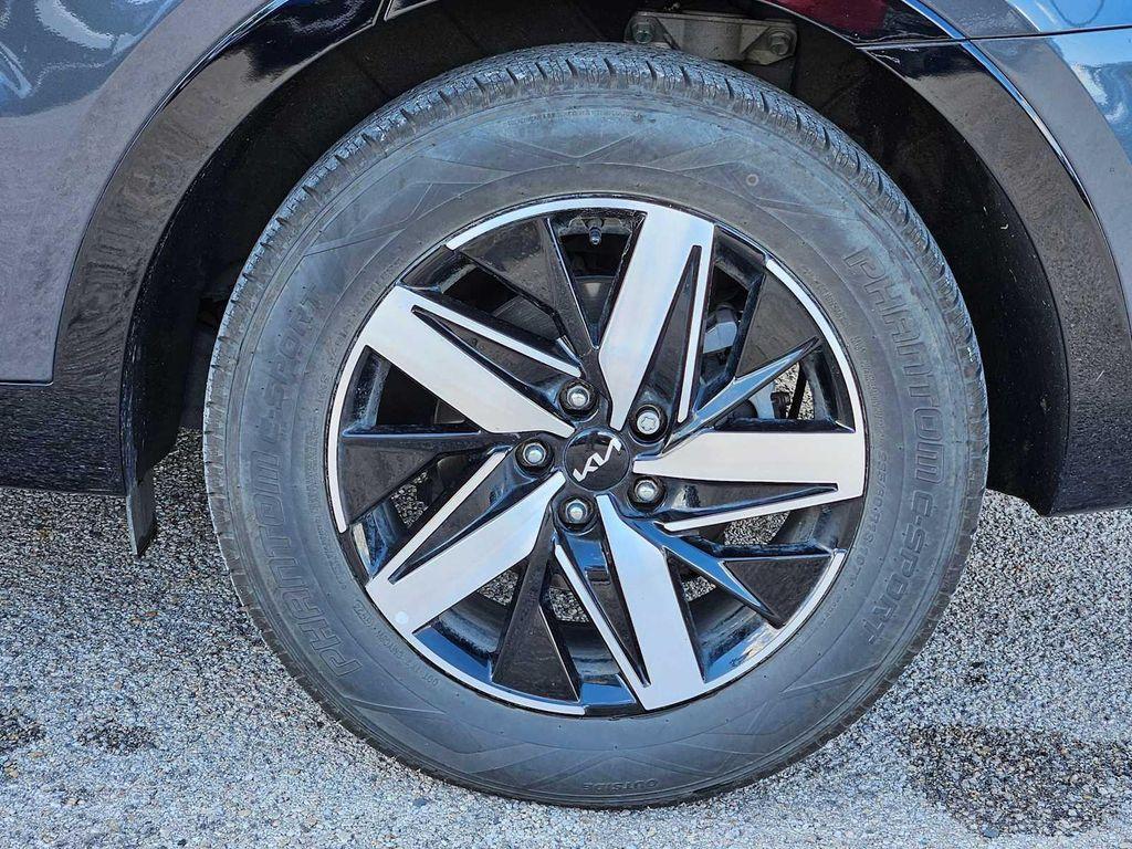 used 2023 Kia Sorento car, priced at $25,206