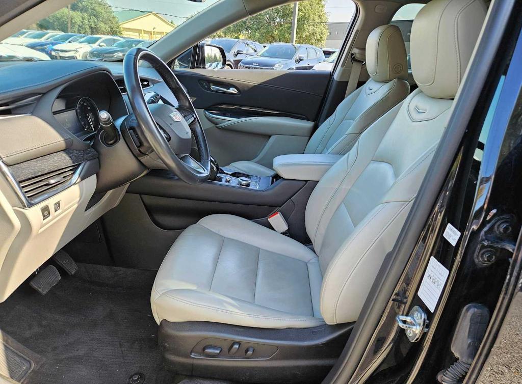 used 2023 Cadillac XT4 car, priced at $21,881
