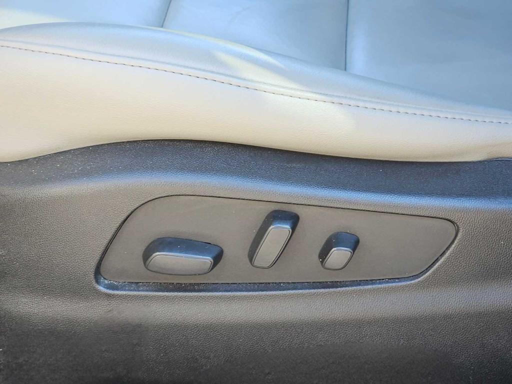 used 2023 Cadillac XT4 car, priced at $21,881