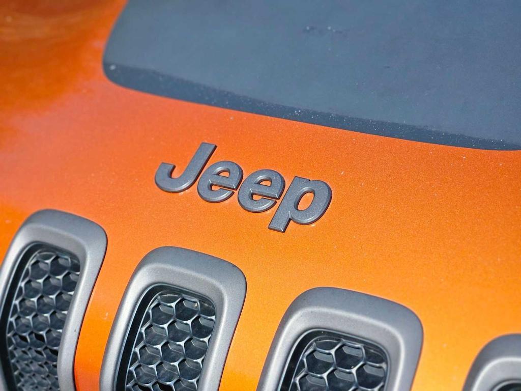 used 2015 Jeep Cherokee car, priced at $9,900