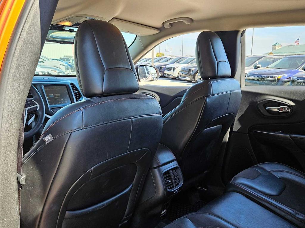 used 2015 Jeep Cherokee car, priced at $9,900