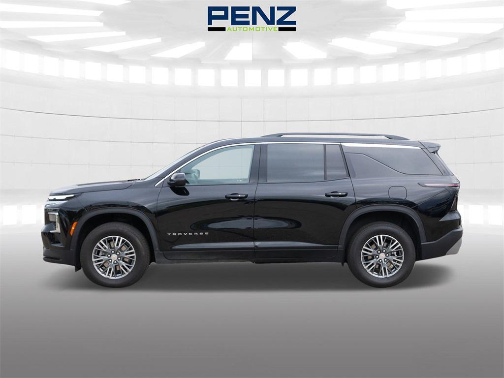 used 2025 Chevrolet Traverse car, priced at $39,400
