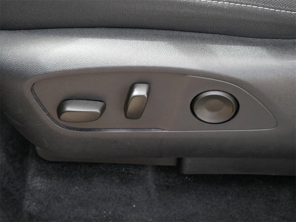 used 2025 Chevrolet Traverse car, priced at $39,300