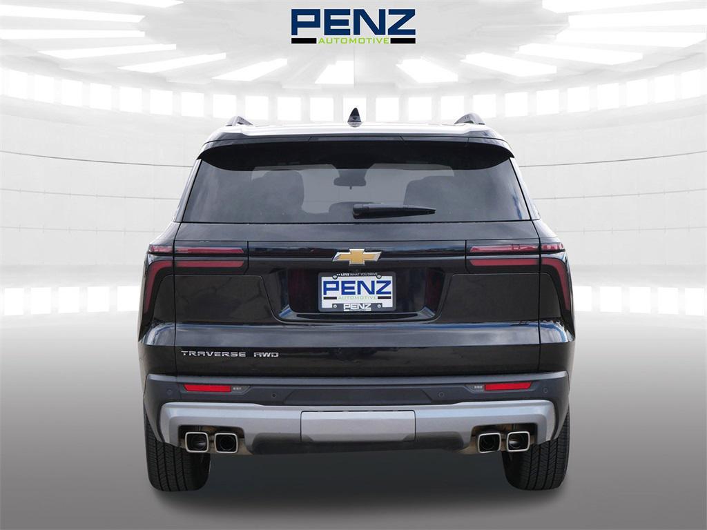 used 2025 Chevrolet Traverse car, priced at $39,300