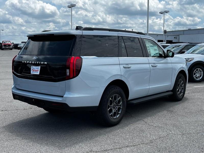 new 2025 Ford Expedition car, priced at $65,143