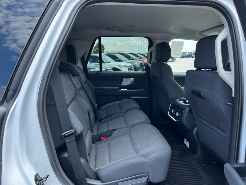new 2025 Ford Expedition car, priced at $65,143