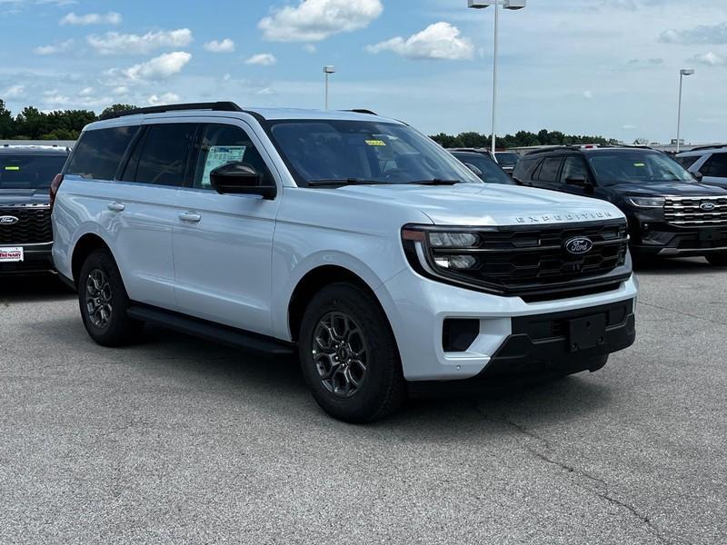 new 2025 Ford Expedition car, priced at $65,143