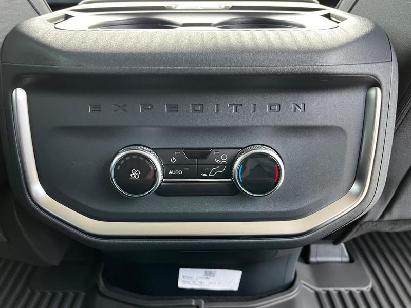 new 2025 Ford Expedition car, priced at $65,143