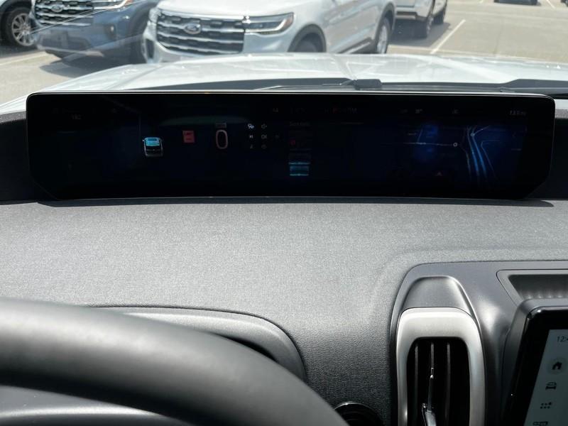 new 2025 Ford Expedition car, priced at $65,143