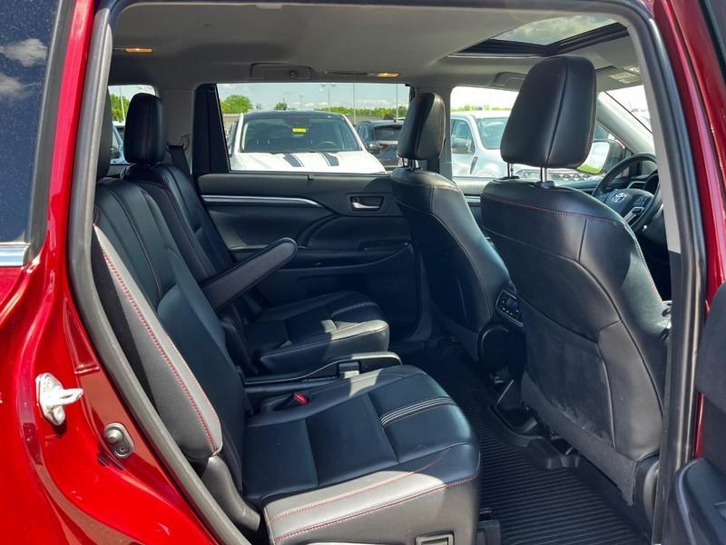 used 2019 Toyota Highlander car, priced at $22,795