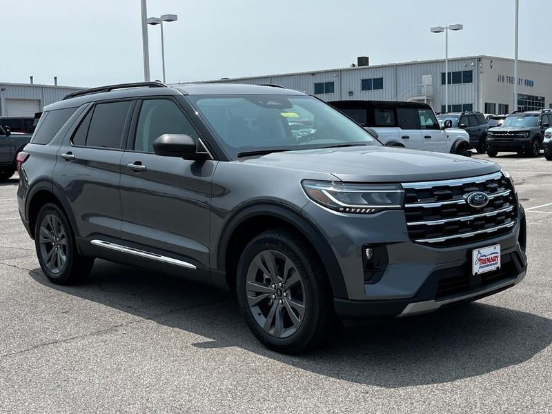 new 2025 Ford Explorer car