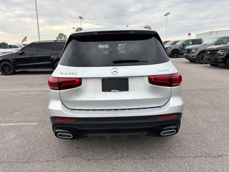 used 2020 Mercedes-Benz GLB 250 car, priced at $27,595