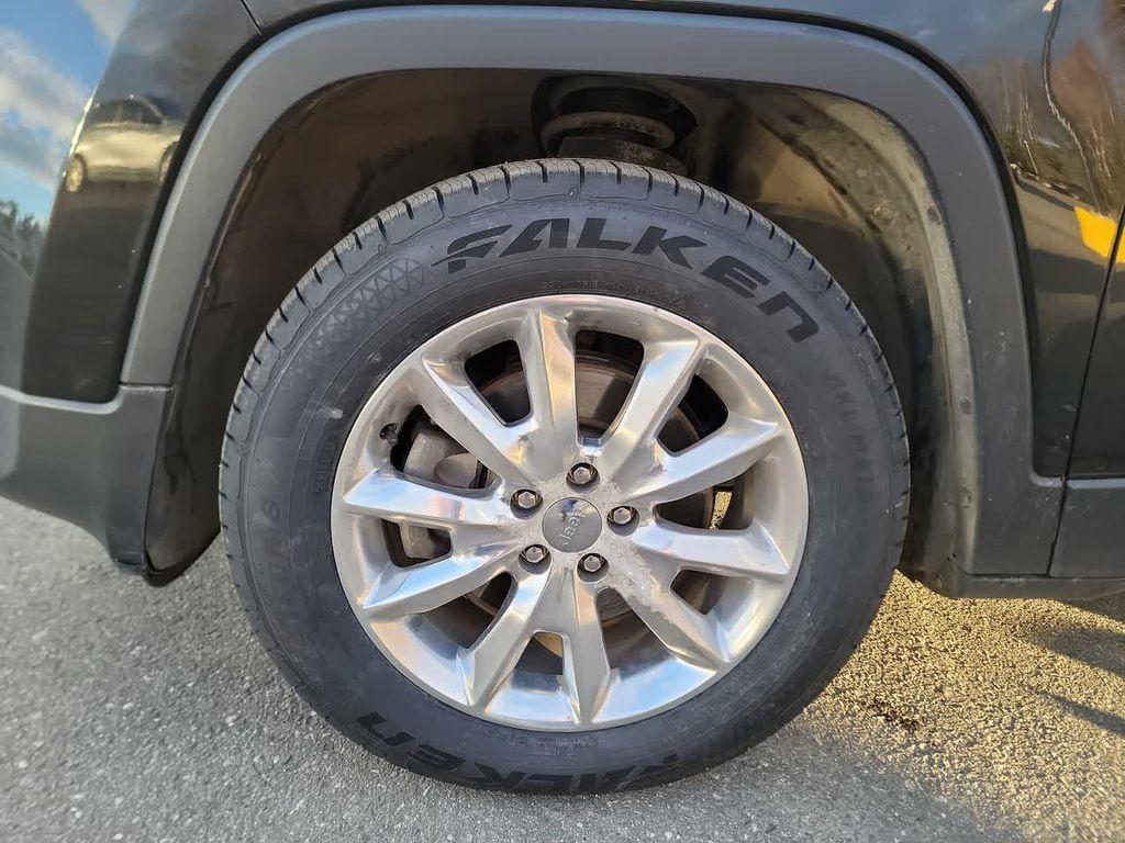used 2015 Jeep Cherokee car, priced at $10,995