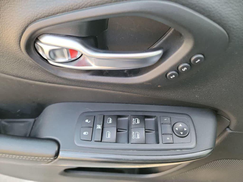 used 2015 Jeep Cherokee car, priced at $10,995