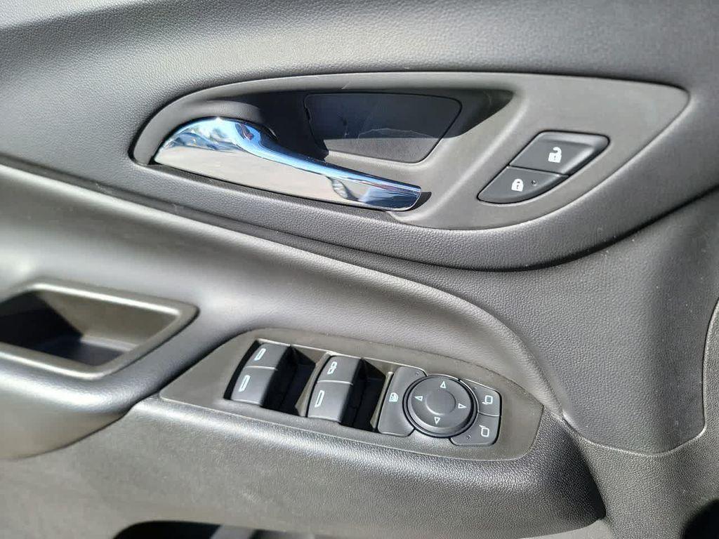 used 2023 Chevrolet Equinox car, priced at $25,752