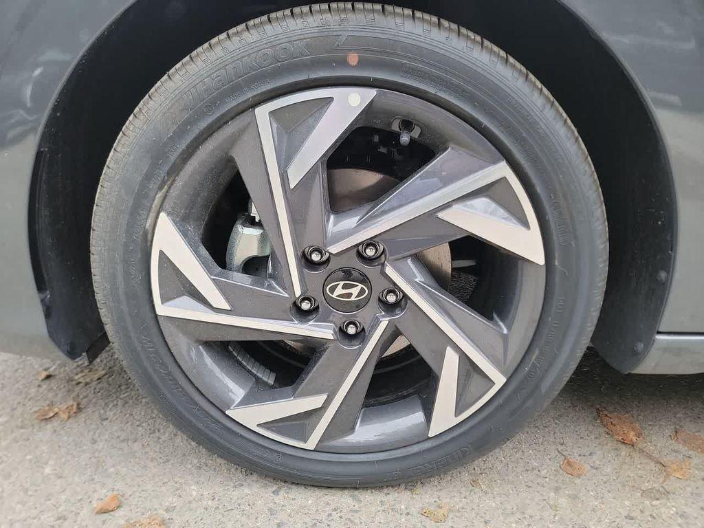 new 2025 Hyundai Elantra car, priced at $25,995