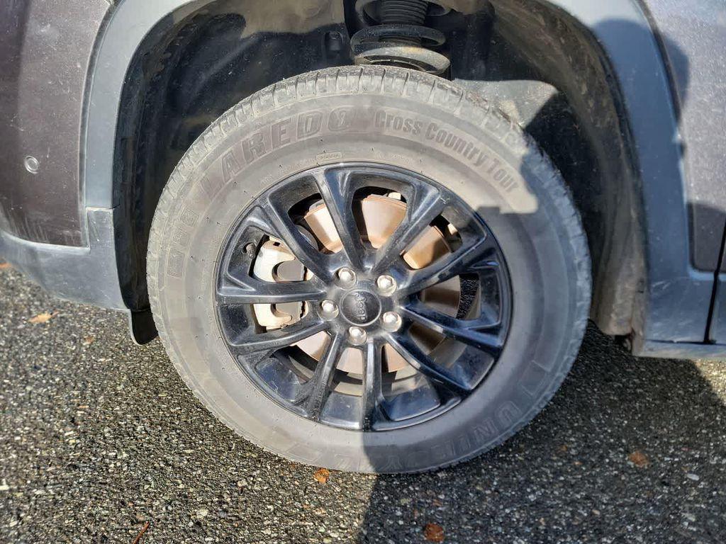used 2023 Jeep Cherokee car, priced at $23,932