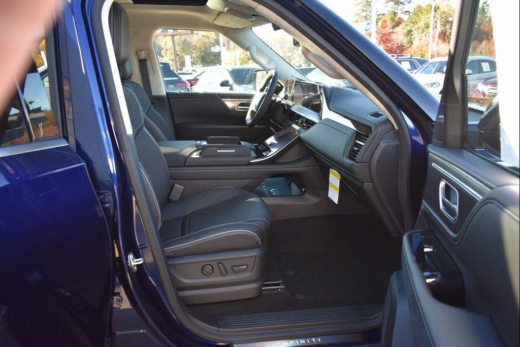 new 2025 INFINITI QX80 car, priced at $75,999