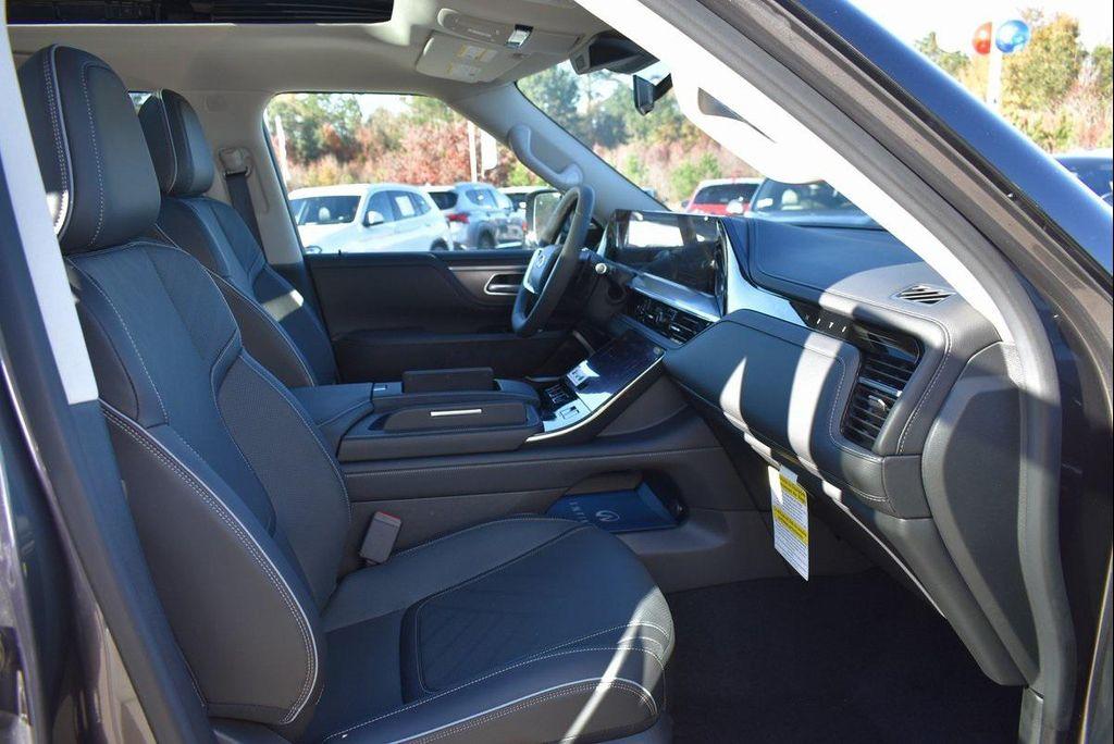 new 2025 INFINITI QX80 car, priced at $78,027