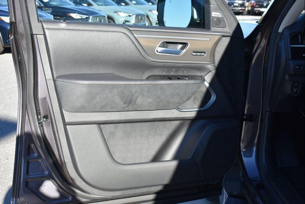 new 2025 INFINITI QX80 car, priced at $78,027