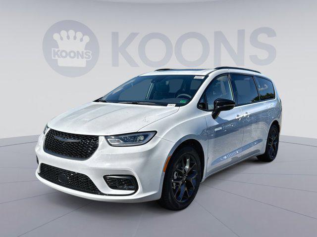 new 2026 Chrysler Pacifica car, priced at $45,472