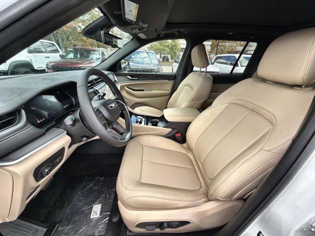 new 2025 Jeep Grand Cherokee car, priced at $42,834