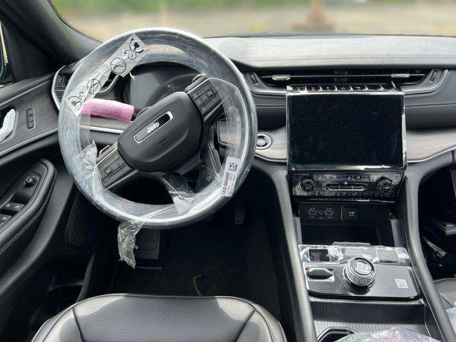 new 2025 Jeep Grand Cherokee car, priced at $45,616
