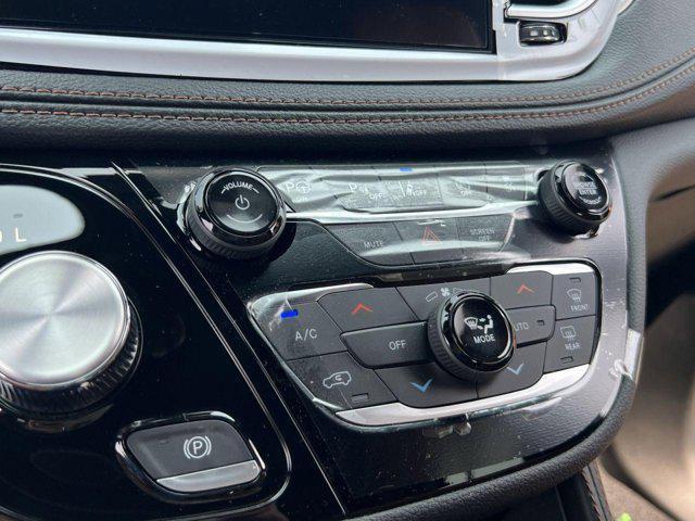 new 2025 Chrysler Pacifica car, priced at $45,318