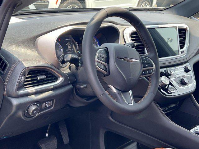 new 2025 Chrysler Pacifica car, priced at $45,318
