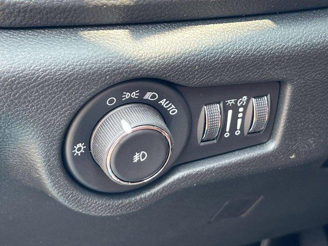 new 2025 Chrysler Pacifica car, priced at $45,318