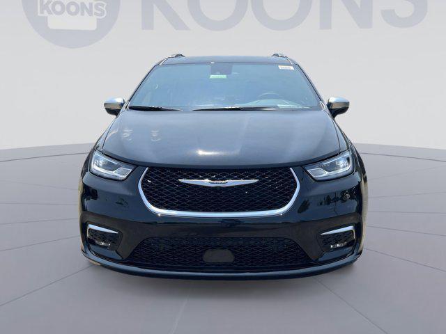 new 2025 Chrysler Pacifica car, priced at $45,318