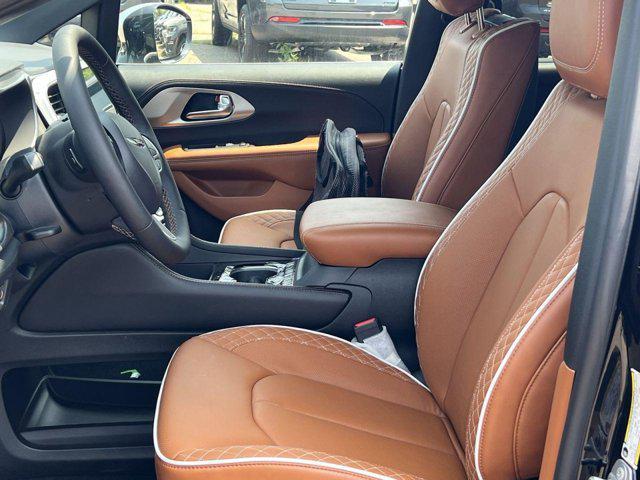 new 2025 Chrysler Pacifica car, priced at $45,318