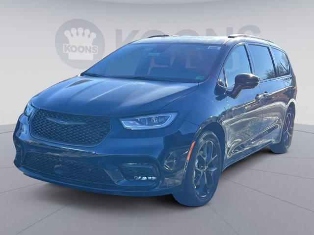 new 2025 Chrysler Pacifica car, priced at $44,164