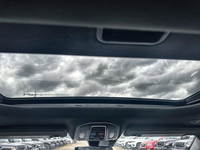 new 2025 Jeep Grand Cherokee car, priced at $36,989