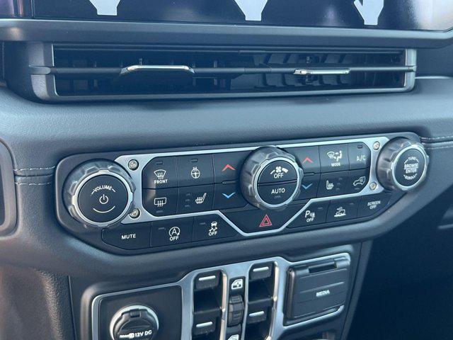 new 2025 Jeep Wrangler car, priced at $47,117