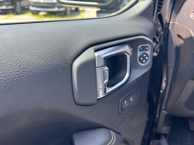 new 2025 Jeep Wrangler car, priced at $47,117