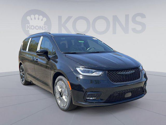 new 2025 Chrysler Pacifica car, priced at $45,979