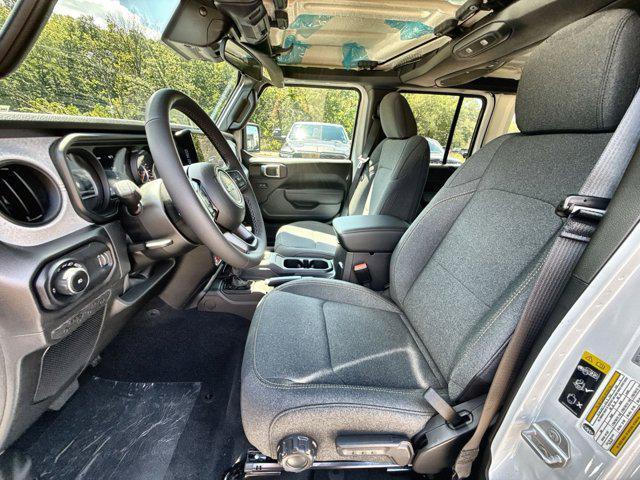 new 2025 Jeep Wrangler car, priced at $45,711