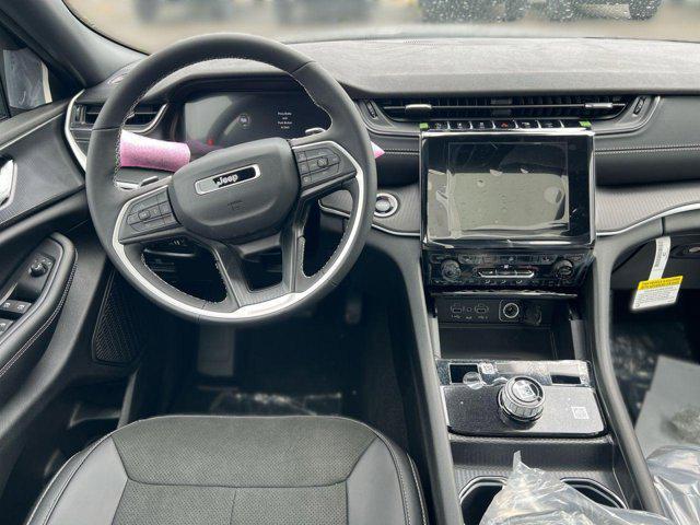 new 2025 Jeep Grand Cherokee car, priced at $41,202