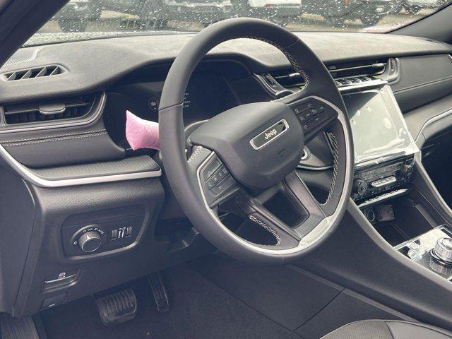 new 2025 Jeep Grand Cherokee car, priced at $41,202