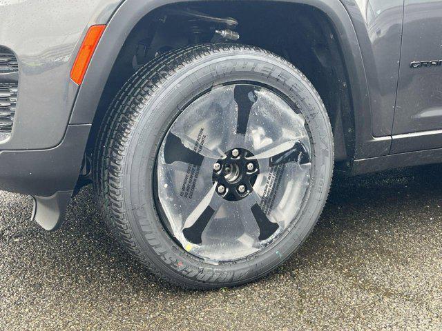new 2025 Jeep Grand Cherokee car, priced at $41,202