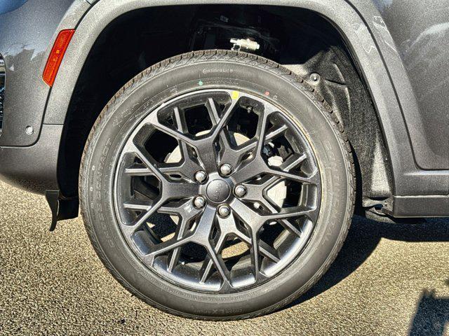 new 2025 Jeep Grand Cherokee car, priced at $54,576