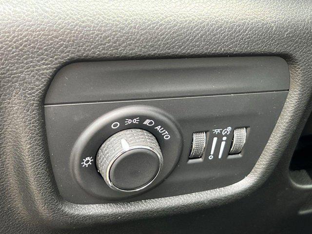 new 2025 Jeep Grand Cherokee car, priced at $38,182