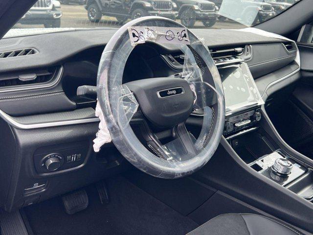new 2025 Jeep Grand Cherokee car, priced at $40,666