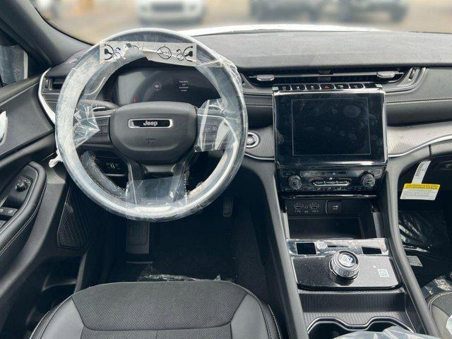 new 2025 Jeep Grand Cherokee car, priced at $40,666