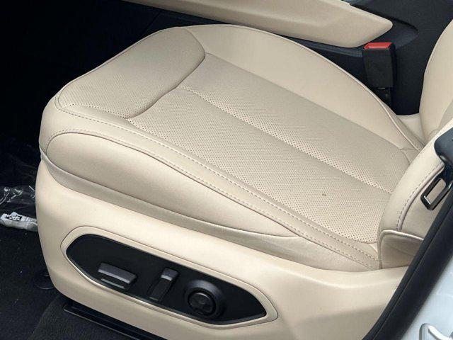 new 2025 Jeep Grand Cherokee car, priced at $41,527