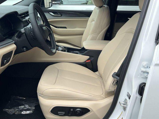 new 2025 Jeep Grand Cherokee car, priced at $41,527