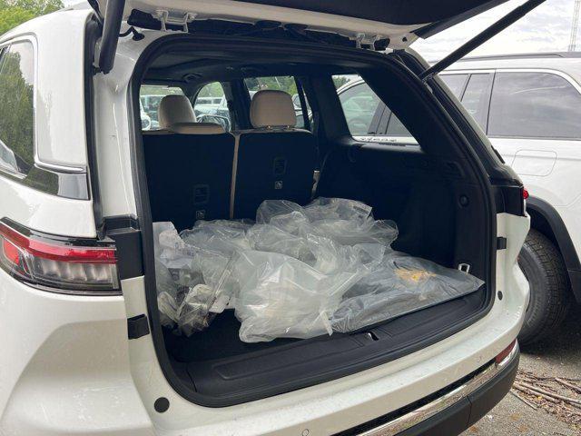 new 2025 Jeep Grand Cherokee car, priced at $41,527