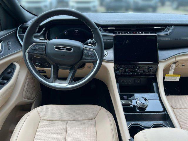 new 2025 Jeep Grand Cherokee car, priced at $41,527